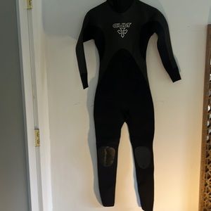 Cult size small 3/2mm wetsuit.